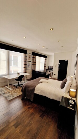 1 bedroom, iron/ironing board, WiFi - Clockwork Gorgeous Studio (London)