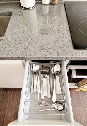 Fridge, microwave, oven, dishwasher - Clockwork Gorgeous Studio (London)