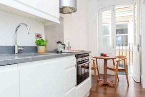 Køleskab, mikrobølgeovn, ovn, opvaskemaskine