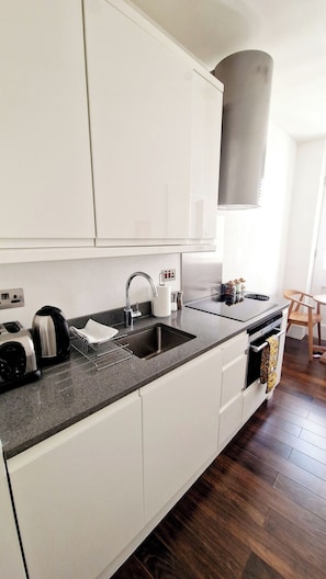 Køleskab, mikrobølgeovn, ovn, opvaskemaskine