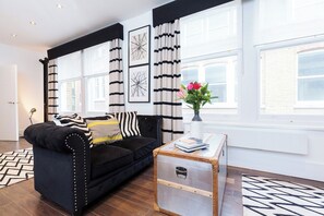 TV - Clockwork Gorgeous Studio (London)