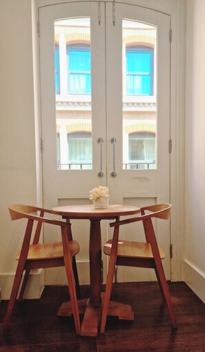 Dining - Clockwork Gorgeous Studio (London)