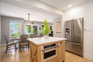 Réfrigérateur, four, plaque de cuisson, lave-vaisselle