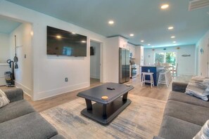 Smart TV - Experience luxury at Fishy Fishy Complete in Oak Island, with 7 bedrooms for up to 14 guests! (Oak Island)