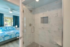 Douche, serviettes fournies