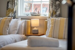 2 chambres, fer et planche à repasser, accès au Wi-Fi (inclus)