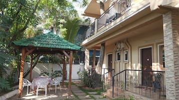 Luxury Room | Individually decorated, individually furnished, laptop workspace