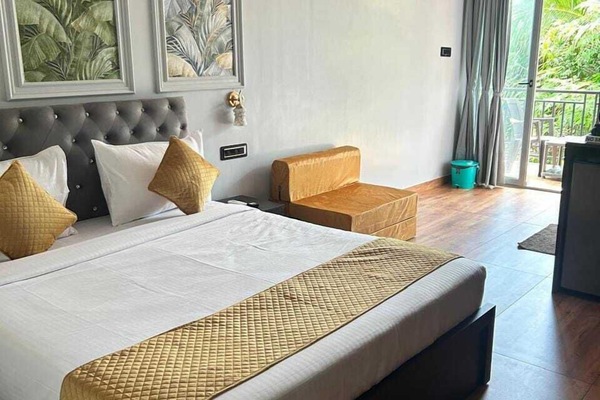 Luxury Room, Balcony, Sea View | Laptop workspace, WiFi (free), individually decorated