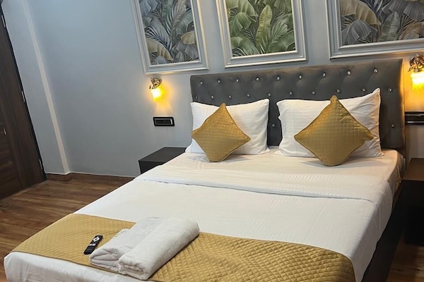 Deluxe Double Room | Free WiFi, bed sheets
