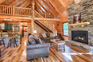 Smart TV, fireplace, table football - Mystic Hollow cabin at Trickle Creek (Logan)