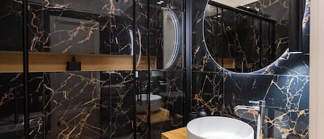 Queen Superior , Balcony | Bathroom | Shower, rainfall showerhead, hair dryer, bathrobes