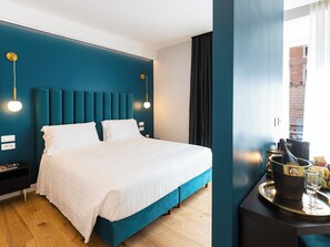 Queen Deluxe , River View | Minibar, in-room safe, desk, laptop workspace - REGOLA LUXURY RELAIS (Rome)