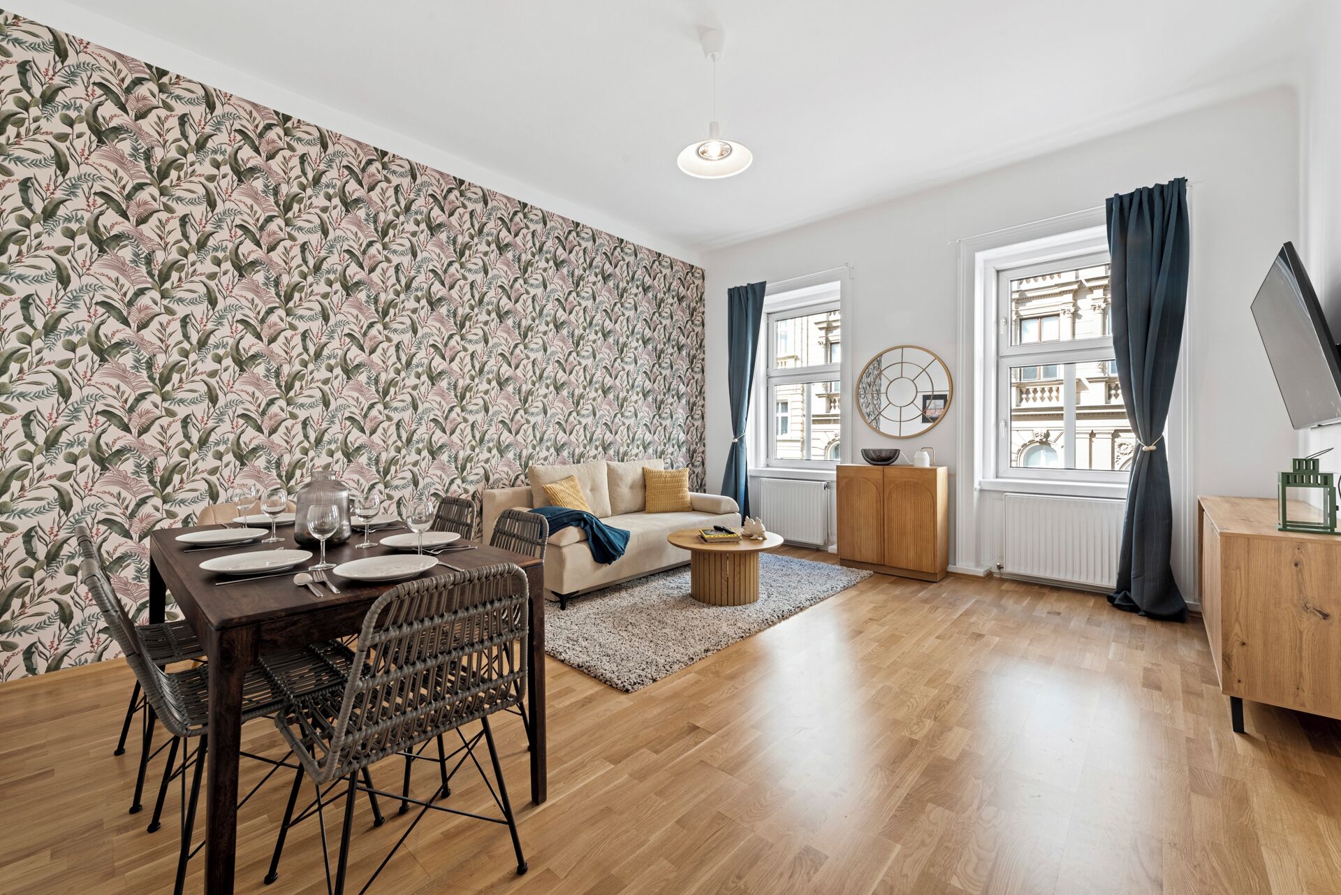 Deluxe-Apartment, Stadtblick | Wohnbereich | Flachbildfernseher