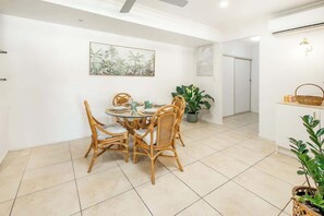 Dining - Elevated Resort-style Terrace near Botanic Gardens (Cairns North)