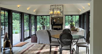 Luxury characterful home in 1 acre with pool in Burhill Park Golf Club, Surrey
