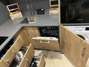 Fridge, microwave, oven, coffee/tea maker