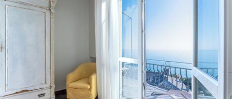 Căn hộ, ban công, quang cảnh biển | 4 phòng ngủ, bàn ủi/dụng cụ ủi quần áo