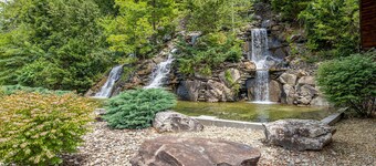 Evergreen Oasis - 6BR, Theater Room & 2 Hot Tubs!!