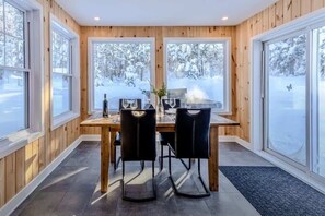 Dining - SPA, Access to Ouareau Forest - Chalet La Chouette (Notre-Dame-de-la-Merci)