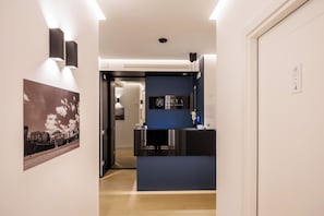 Reception - Arya Guest House (Naples)