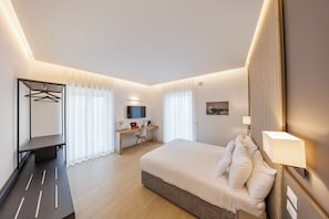 Deluxe Room, City View | In-room safe, desk, laptop workspace, blackout curtains - Arya Guest House (Naples)