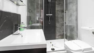 Superior Condo | Bathroom | Shower, hair dryer, towels, soap