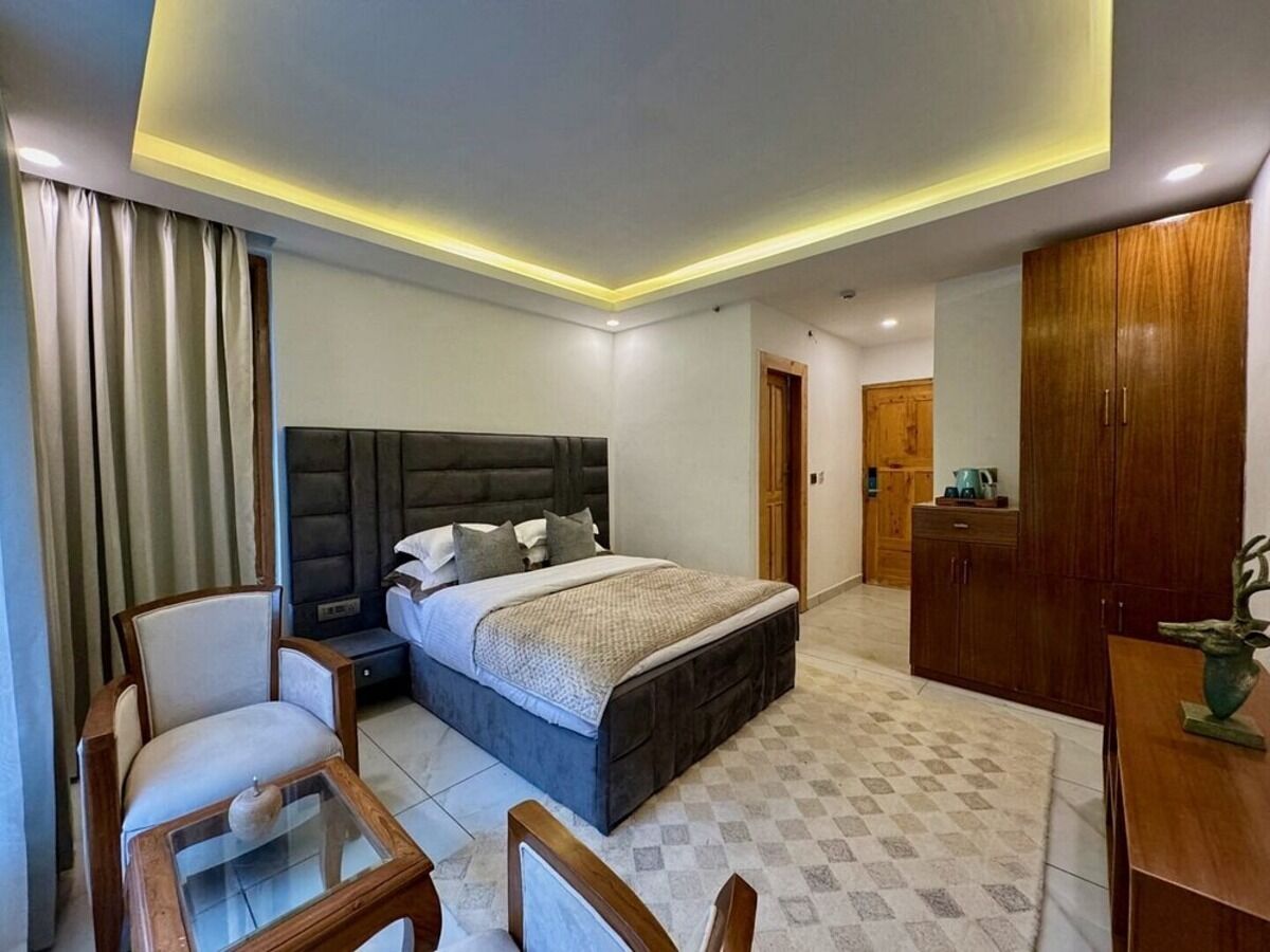 Minibar, bureau, espace de travail pour ordinateur portable