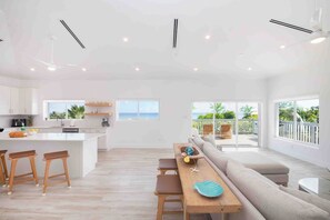 Smart-TV, Tischtennisplatte, Drucker