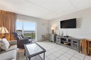 TV, DVD player - Beacher's Oceanfront Balcony Plus with onsite Front Desk and Staff (St. Augustine)