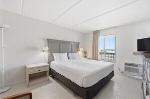 1 bedroom, iron/ironing board, Internet, bed sheets - Beacher's Oceanfront Balcony Plus with onsite Front Desk and Staff (St. Augustine)