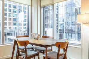 Dining - Full Private Apt Downtown Seaport with Pool (Boston)