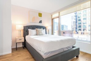 2 Schlafzimmer, Schreibtisch, Bügeleisen/Bügelbrett, WLAN