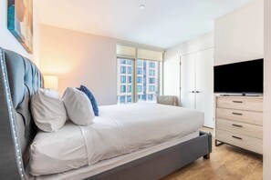 2 bedrooms, desk, iron/ironing board, WiFi