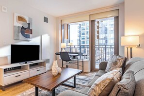 TV, offices - Full Private Apt Downtown Seaport with Pool (Boston)