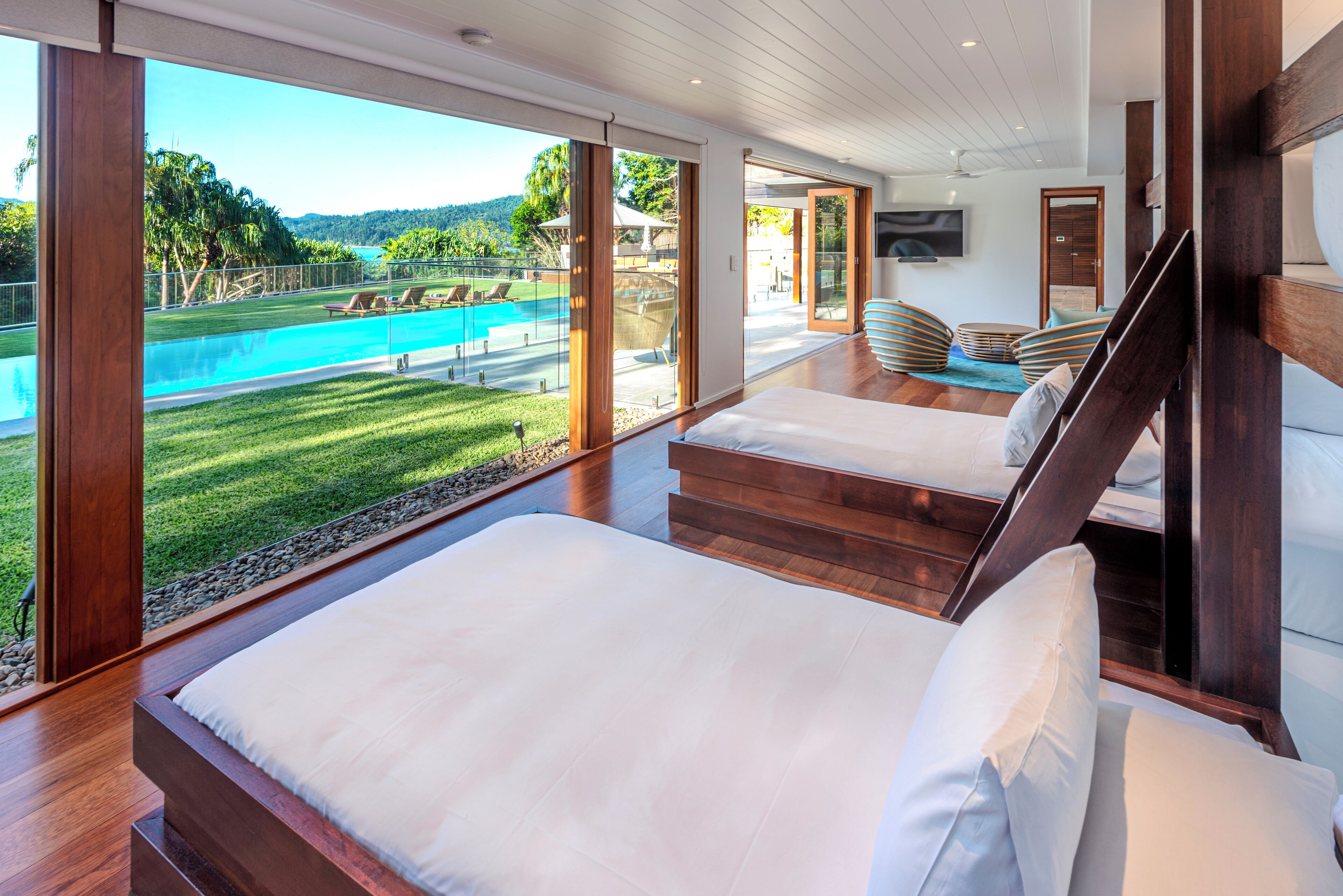 7 bedrooms, iron/ironing board, WiFi, bed sheets
