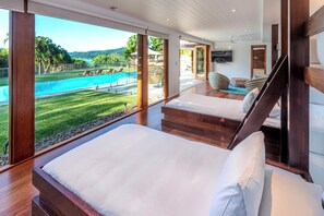 7 bedrooms, iron/ironing board, WiFi, bed sheets - Bluestone, Bluestone on Hamilton Island (Hamilton Island)