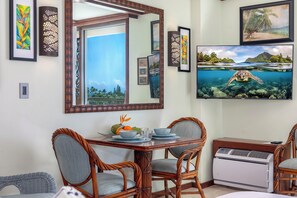 Dining - Luana Waikiki Premium Studio- Gym & Pool (Honolulu)