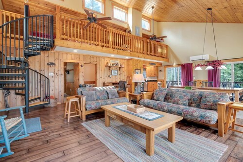 Lake Front Cabin on Desirable Highland Lake