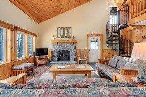Living area - Lake Front Cabin on Desirable Highland Lake (Bridgton)