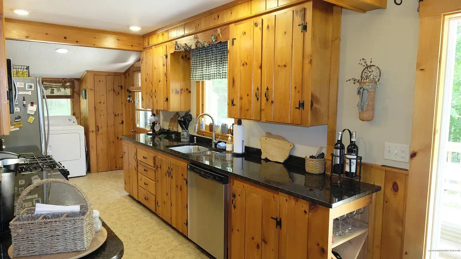 Fridge, stovetop