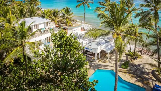 A resort with a pool, palm trees, and a view of the ocean. - KITE BEACH HOTEL Ocean View Penthouse with 2 Decks Cabarete (Cabarete)