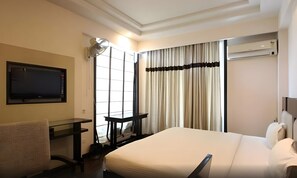 1 bedroom, desk, iron/ironing board, WiFi