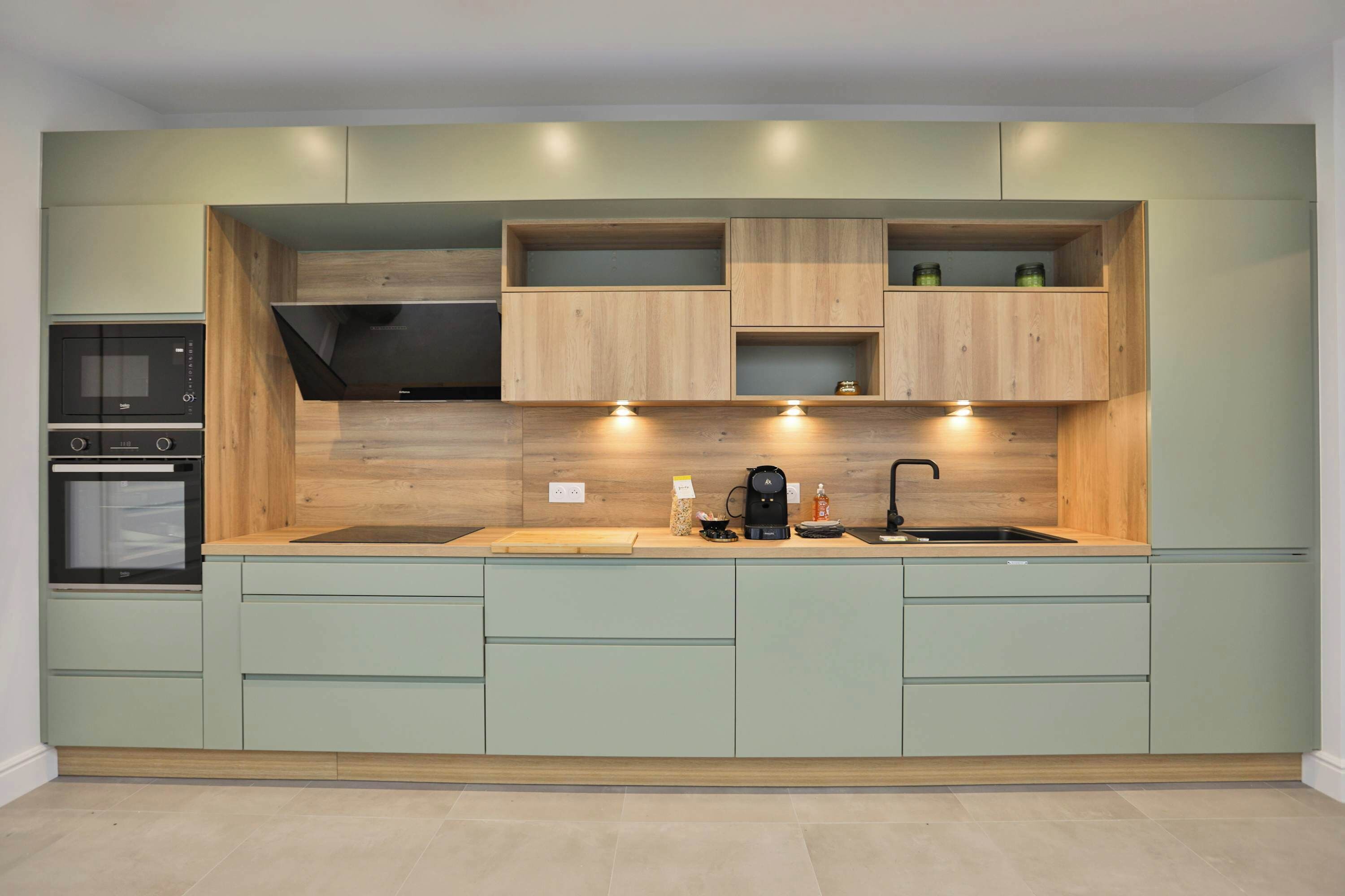 Kühlschrank, Mikrowelle, Ofen, Geschirrspüler