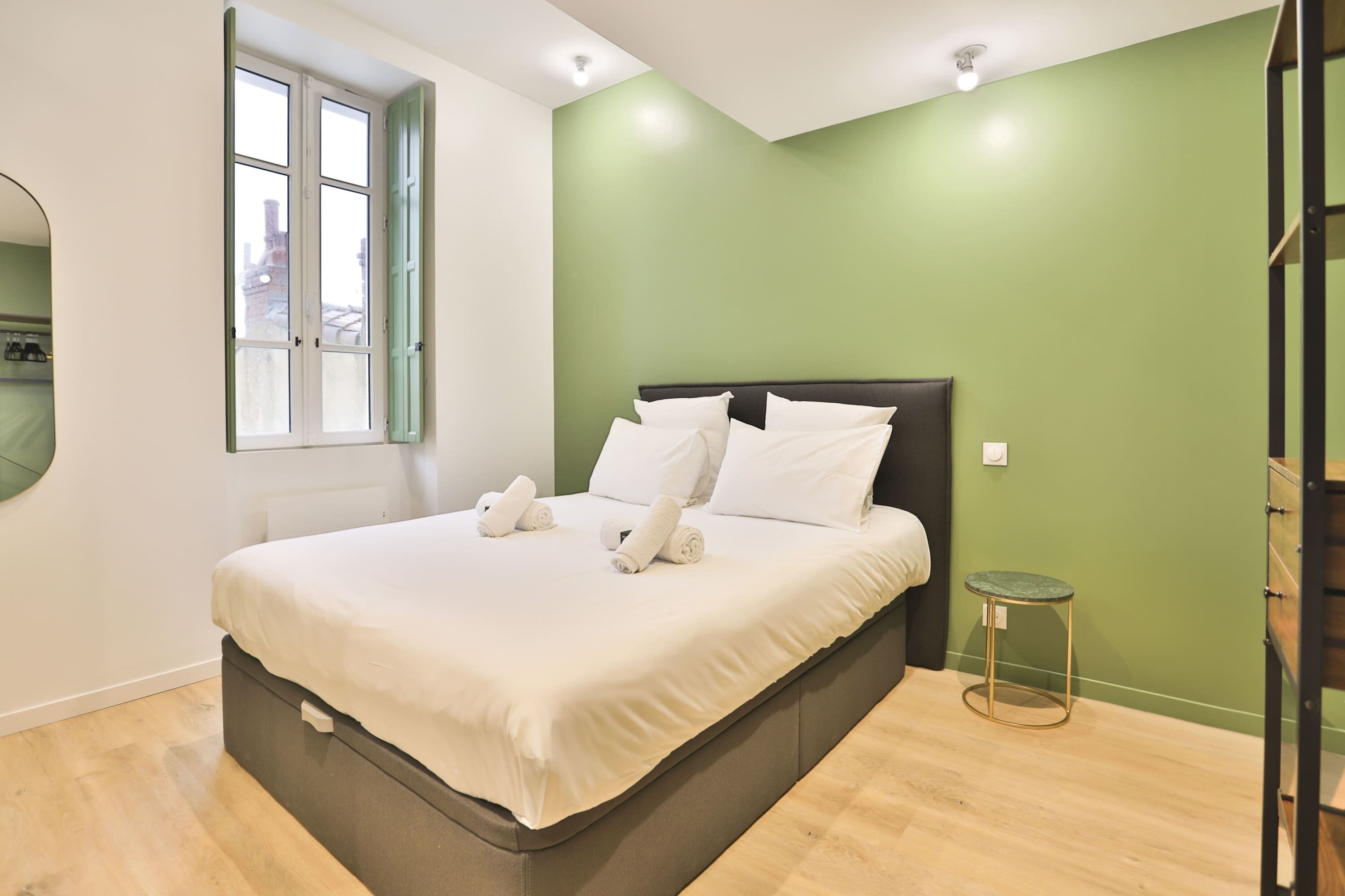 4 Schlafzimmer, Schreibtisch, Bügeleisen/Bügelbrett, WLAN