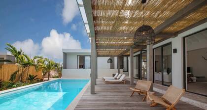 Sands of Serenity – Contemporary 5-Bedroom Villa with Infinity Pool in Jan Thiel, Curaçao