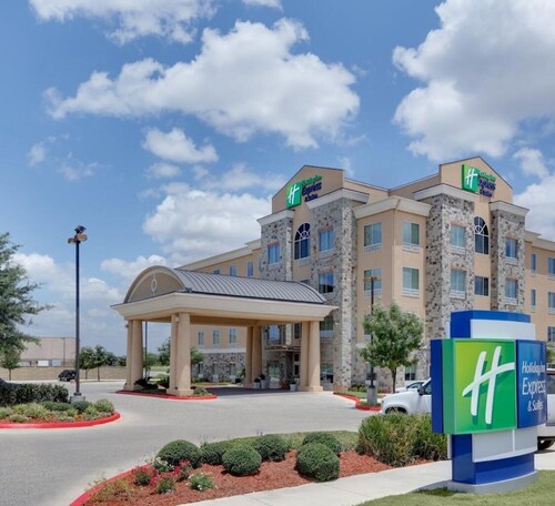 Executive hotel suite with fitness room, WiFi, Pool in lovely San Antonio