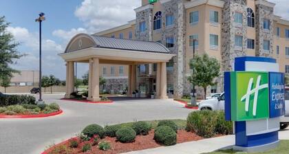 Executive hotel suite with fitness room, WiFi, Pool in lovely San Antonio