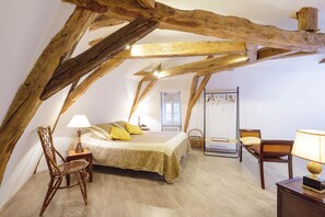 7 bedrooms, desk, iron/ironing board, free WiFi