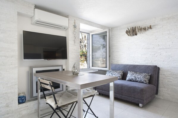 Leilighet, 1 soverom, sjøutsikt, 1. etasje | Spiseområde på rommet