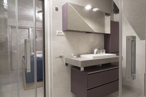 Appartement, 1 chambre, vue mer, rez-de-chaussée | Salle de bain